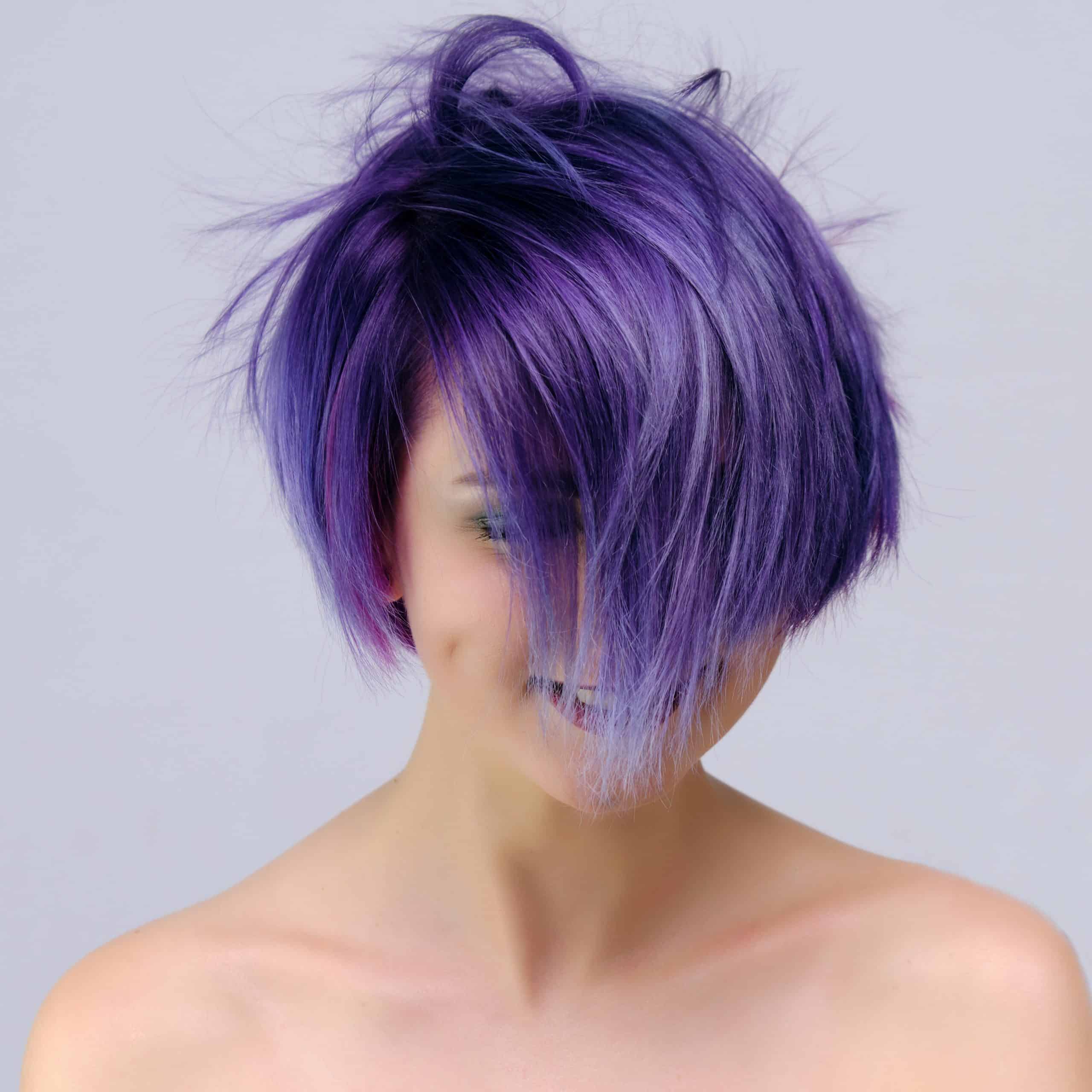 Smokey blue hair – ciekawy pomysł na modną koloryzację!