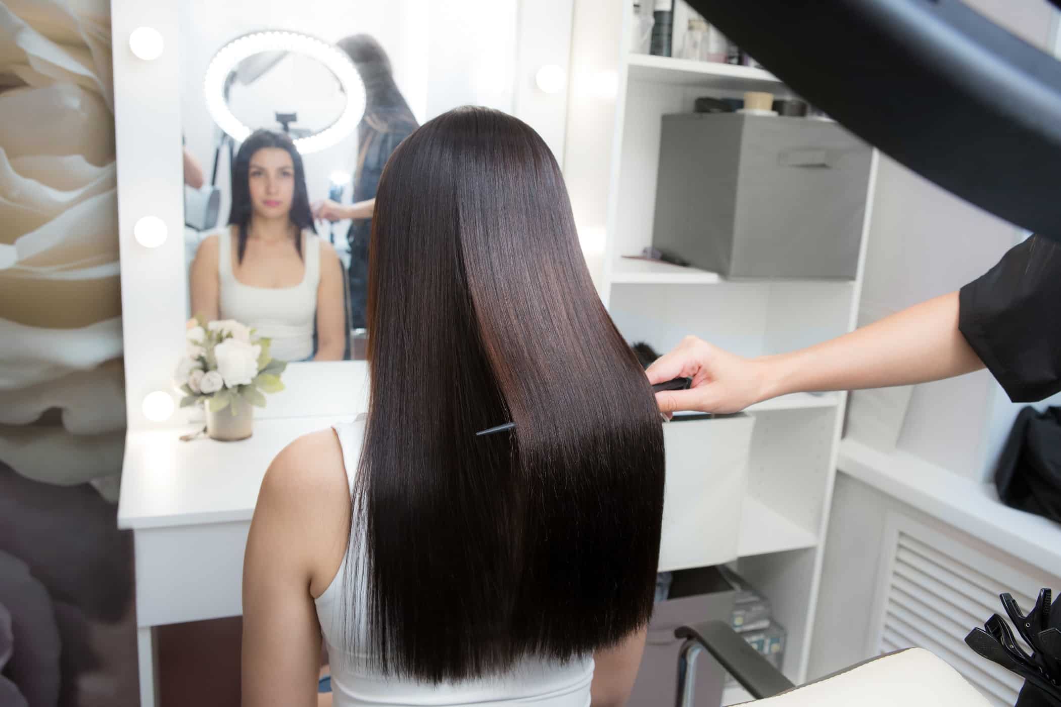 Laminacja włosów – co to jest i czy warto to robić?