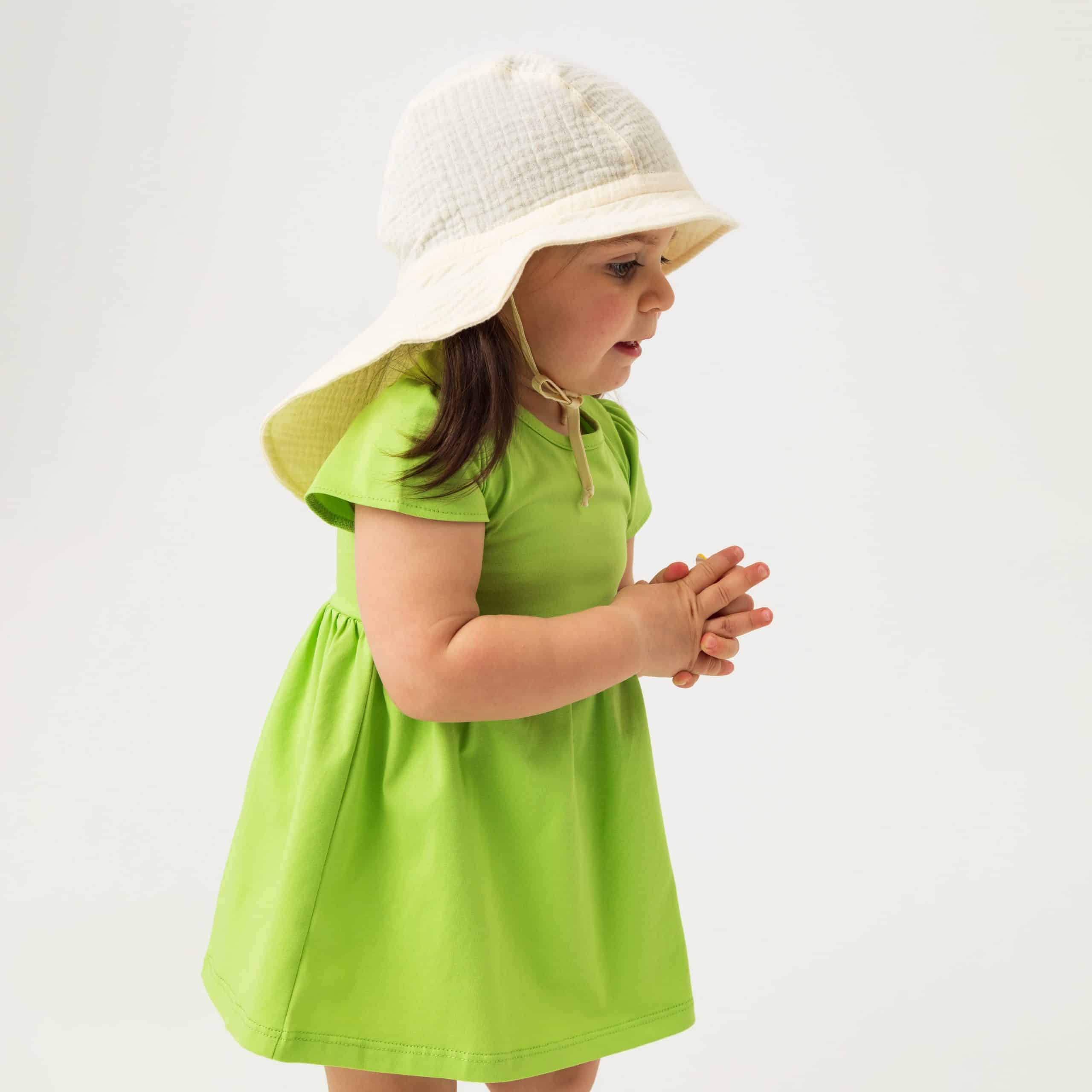 Jakie sukienki niemowlęce warto wybrać latem, by zapewnić dziecku pełen komfort?